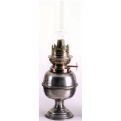 Lampe à pétrole en étain